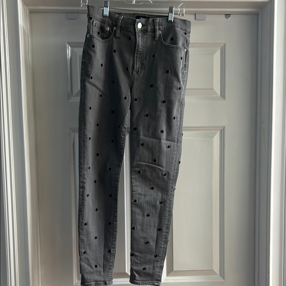 9" high-rise toothpick jean in charcoal polka dot